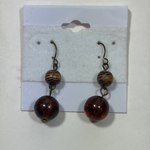 Elegant Brown and Silver Earrings Set - Picture 4 of 4